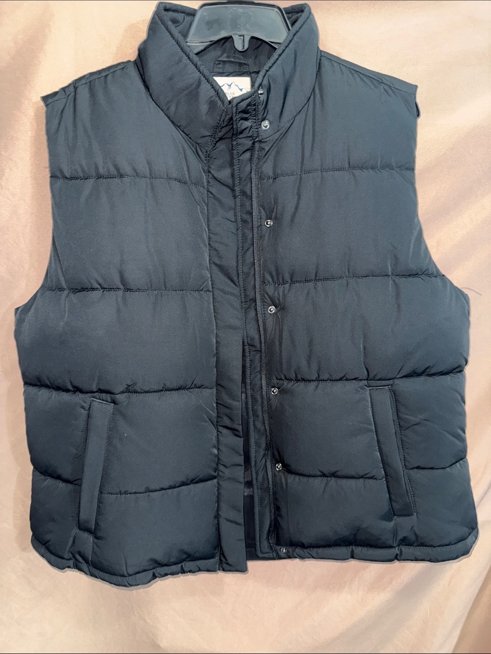 NWOT Large Women's Black Quilted Puffer Vest - Classic Sleeveless Layering